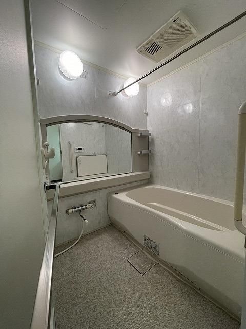 【バス】　ひろーーい浴室！浴乾も付いてます。