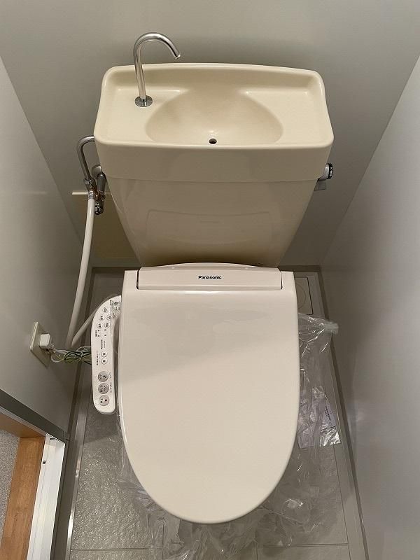 【トイレ】　新品の温水洗浄便座です！