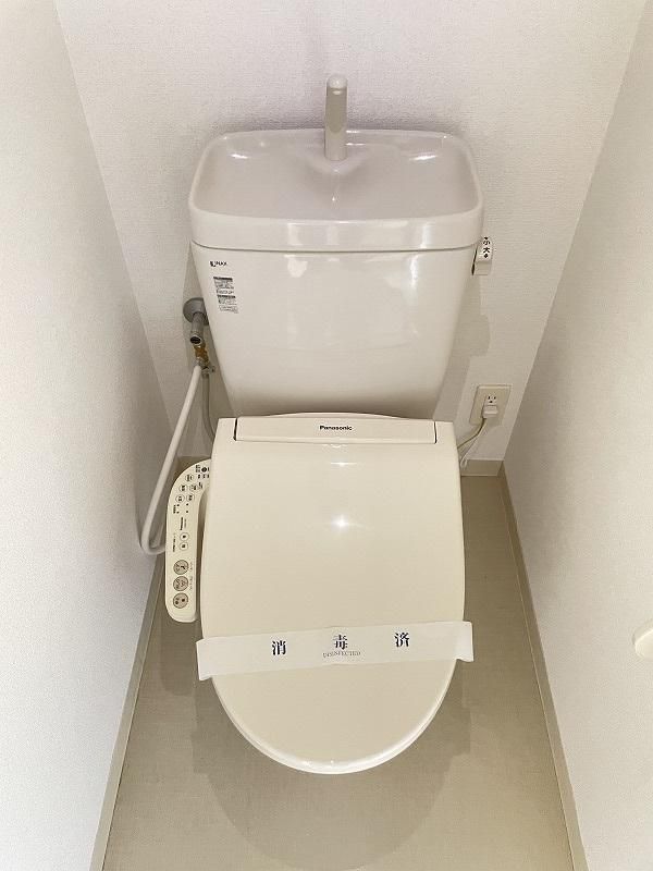 【トイレ】　新品の温水洗浄便座です