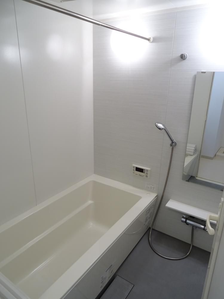 【バス】　浴室１坪
