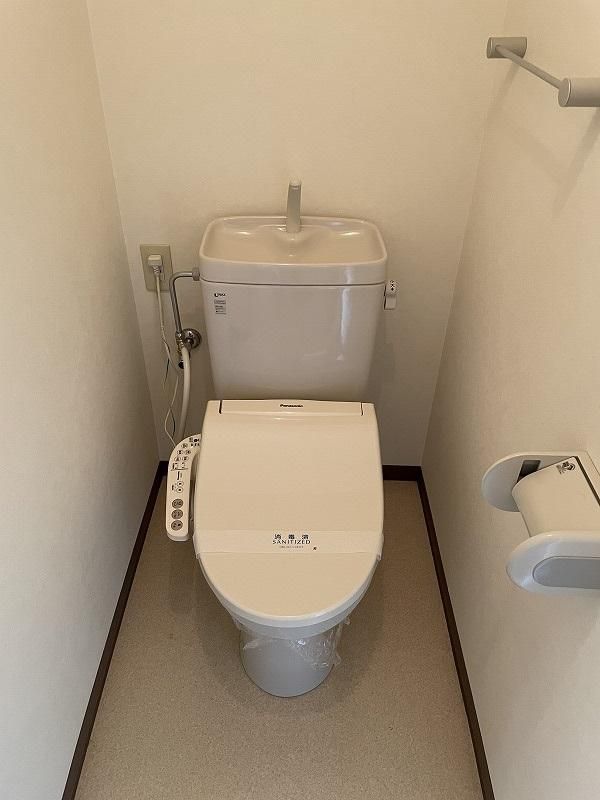 【トイレ】　新品未使用の温水洗浄便座