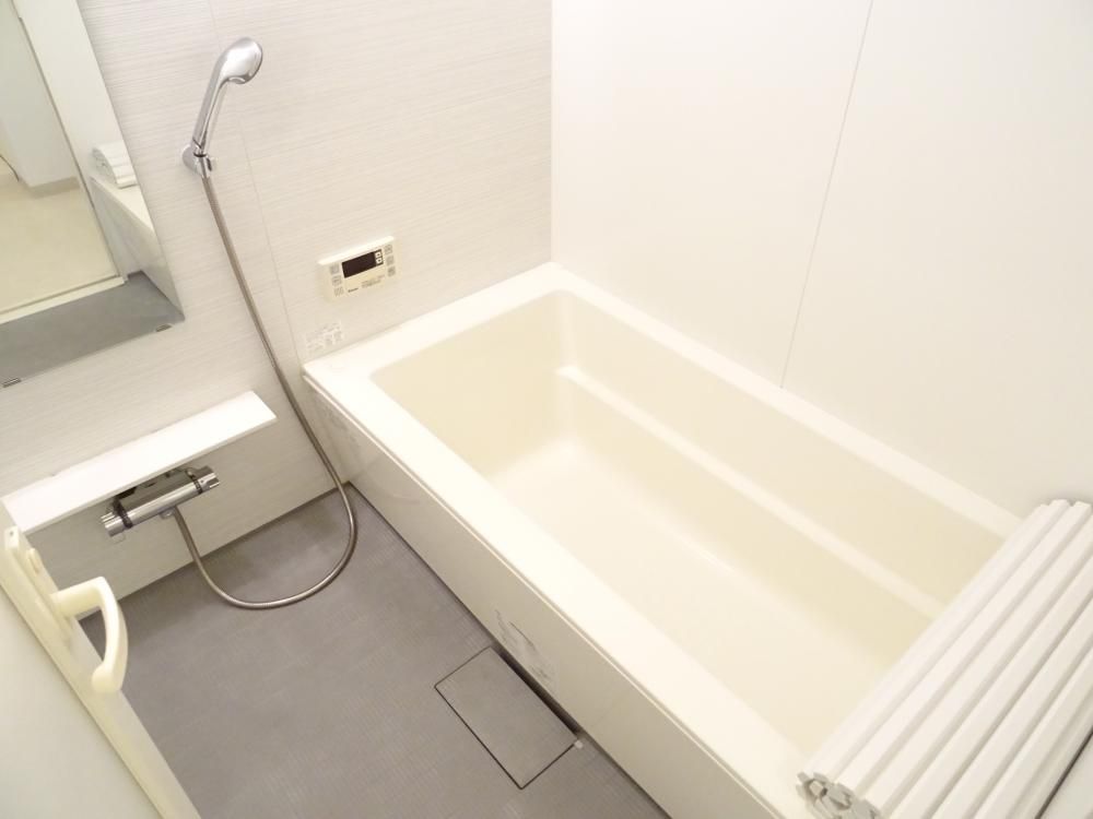 【バス】　浴室１坪