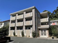 �É����l���s�����擌�ɏ�1����18-11�̃}���V�����̌����O��