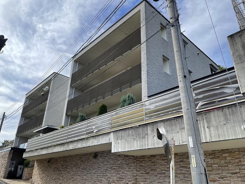 �É����l���s������R�蒬2-19�̃}���V�����̌����O��